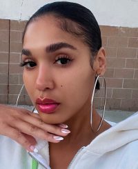 Yaris Sanchez is Healing Her Community, One Mofongo at a Time - Latina