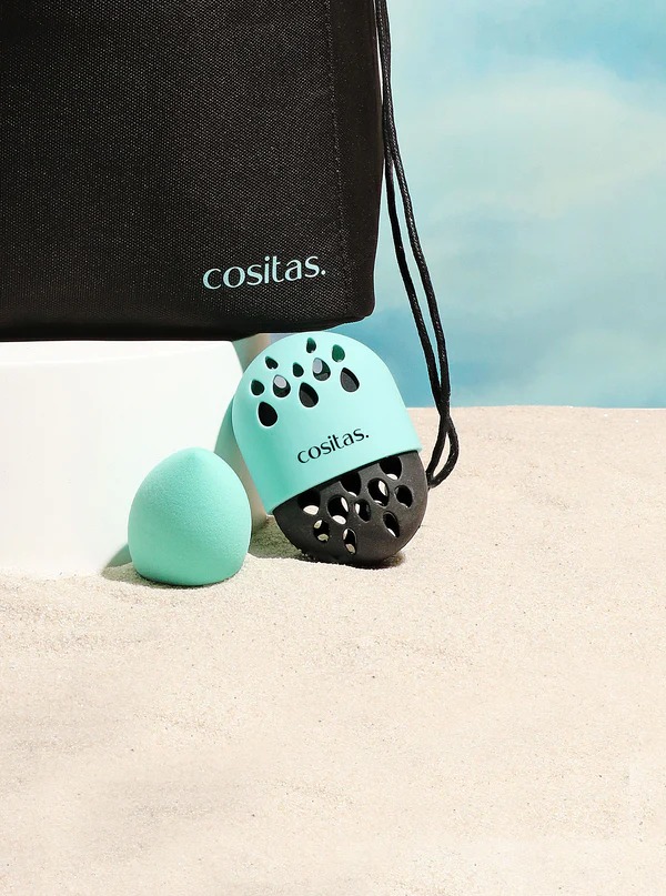 https://latina.com/wp-content/uploads/2022/12/Cositas.-Makeup-Sponge-Travel-Case.jpeg